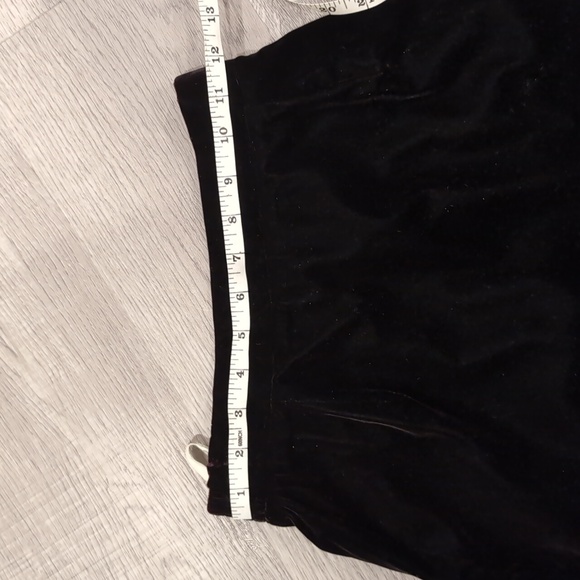 Tan Jay black velvet skirt size 4 - Picture 5 of 6